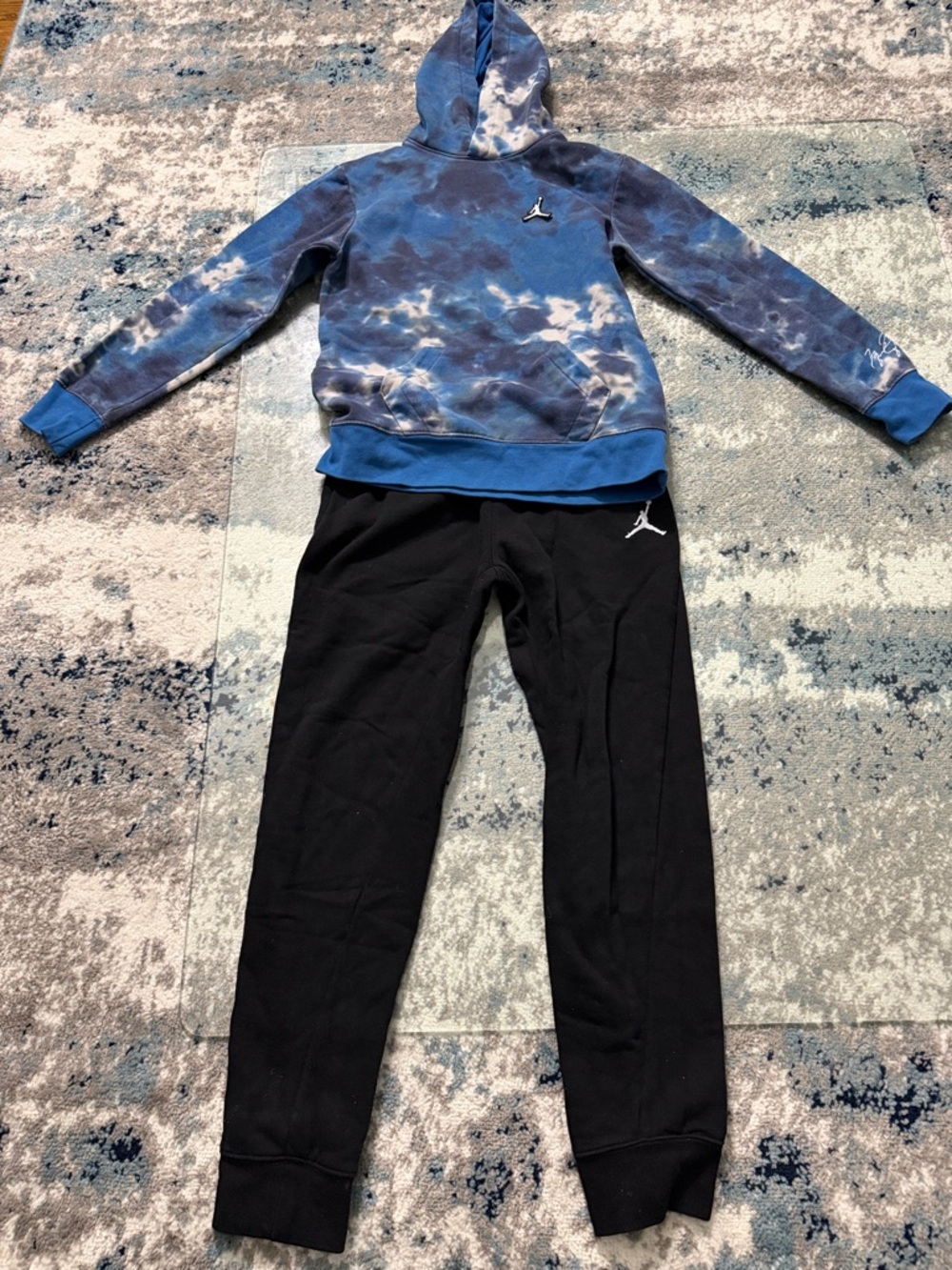 Jordan Black Kids Joggers & Blue Jordan sweatshirt Size Large
